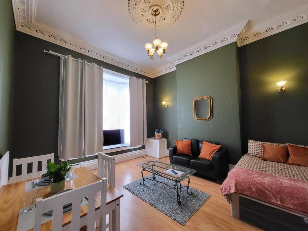 Digbeth City Centre Apartment Sleeps 12 Opposite Coach Station Birmingham Exteriör bild